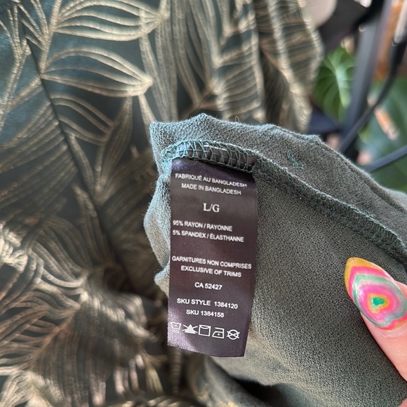 LILY MORGAN | Leaf Print Women's Top - Picture 6 of 8